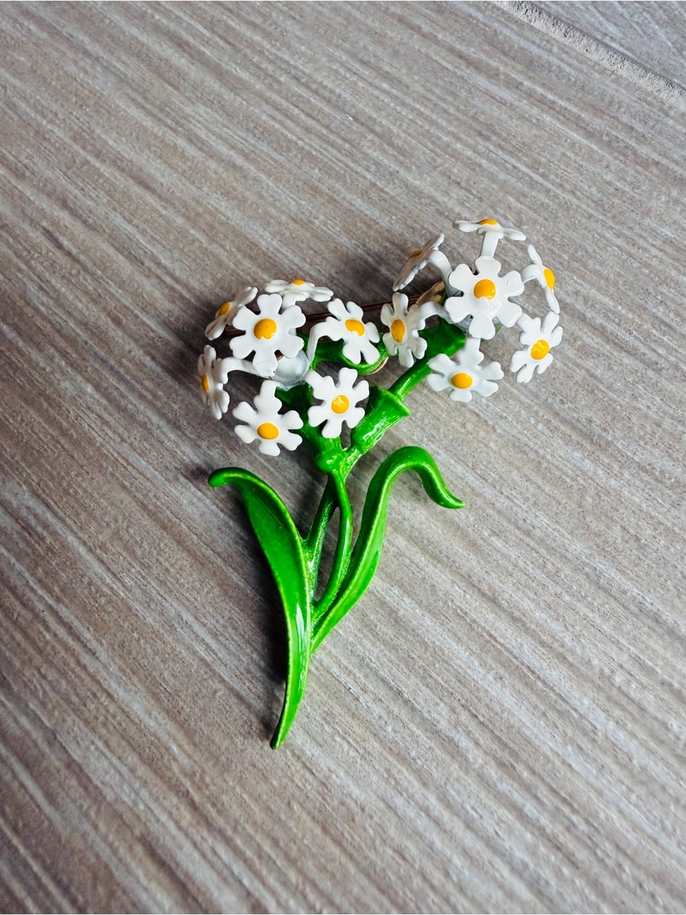 Vintage Green and White Daisy Bouquet Floral Brooch